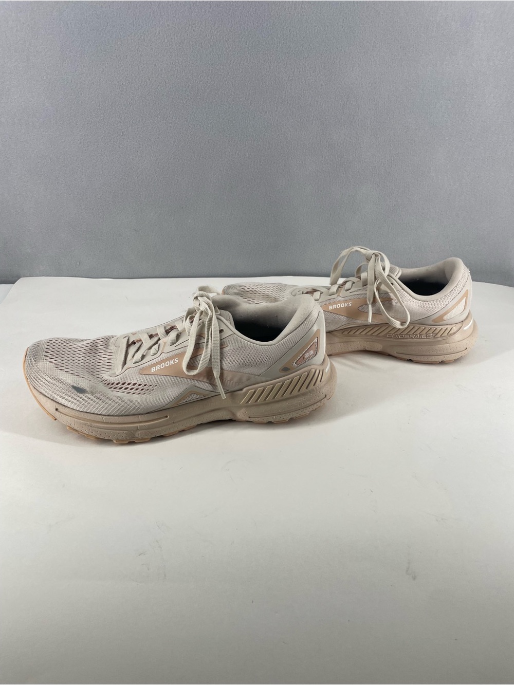 Brooks Adrenaline GTS 23 Crystal Grey Peach Beige 1203811B259 Women's Size 9